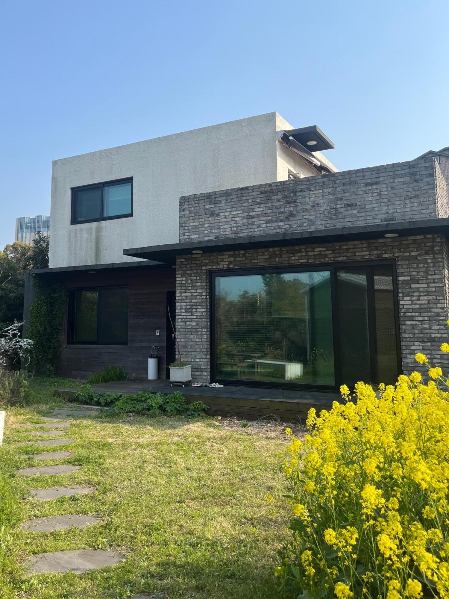 Sogobe House